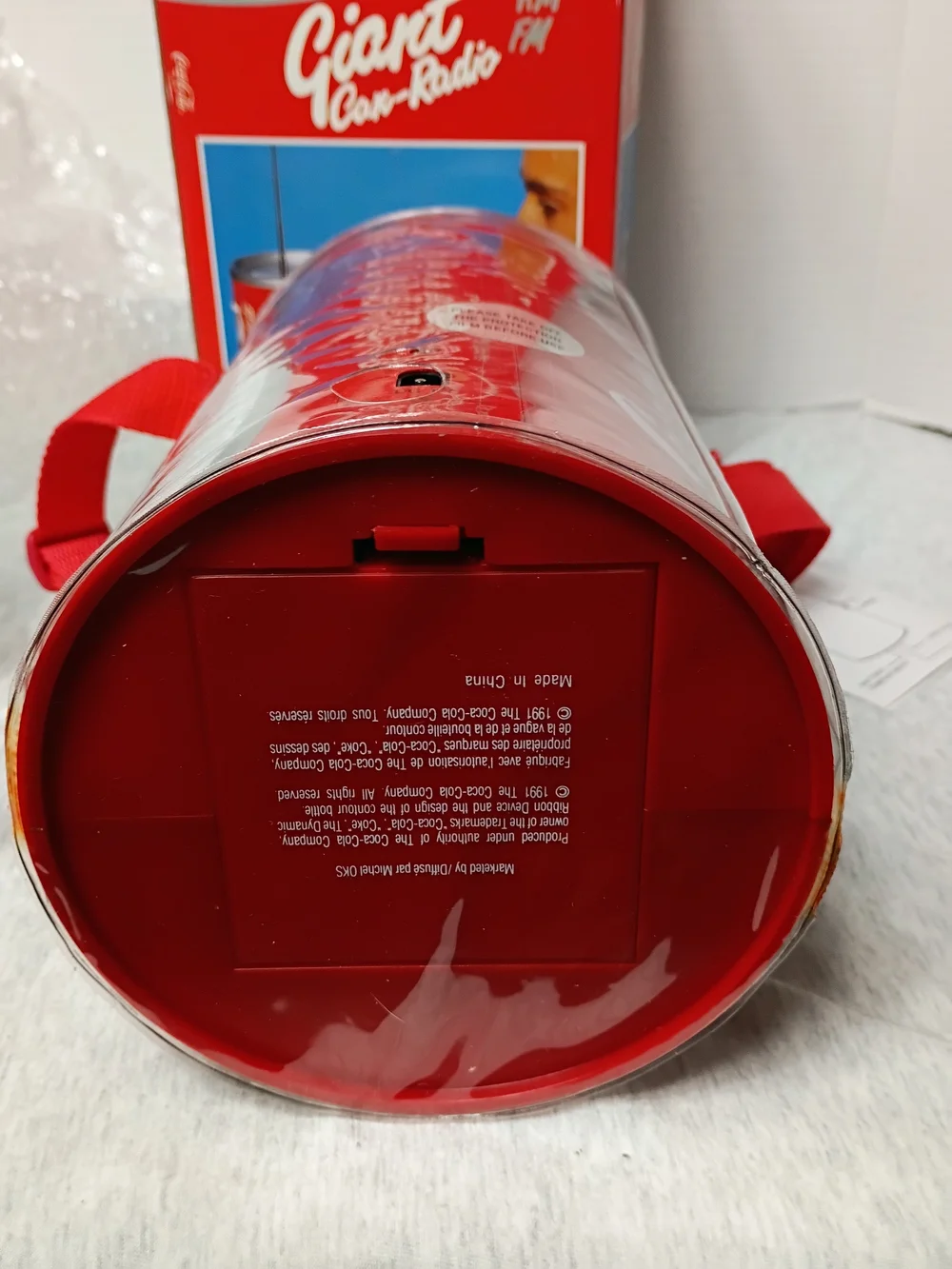 Vintage “Giant” Coke Can AM/FM Radio 1991